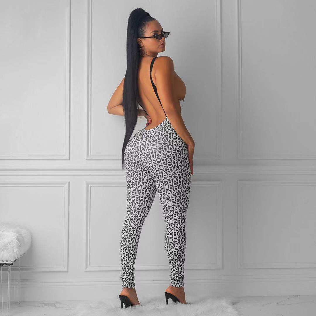 Women's Fitted Sport Outfit with Fashionable Print
