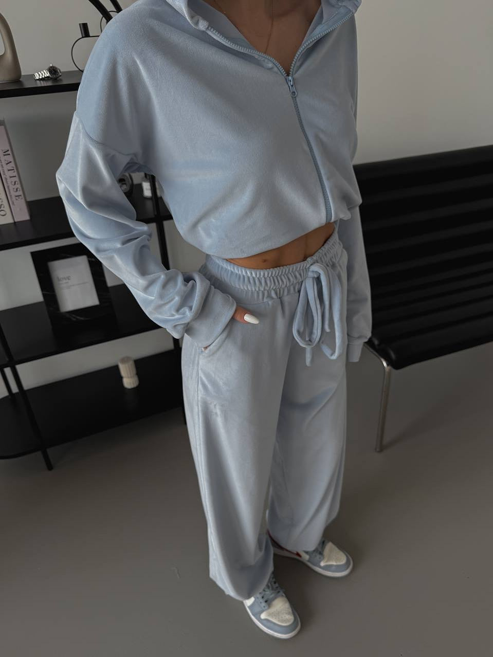 Women's Elegant Velour Lounge Set with Cropped Top and Wide-Leg Pants