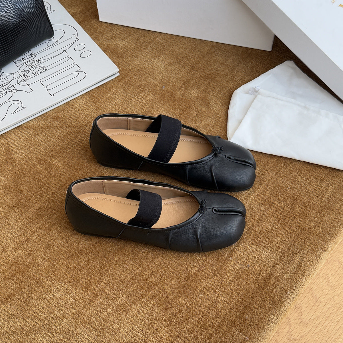 Women's Ballet Flats with Elastic Strap and Comfortable Insole