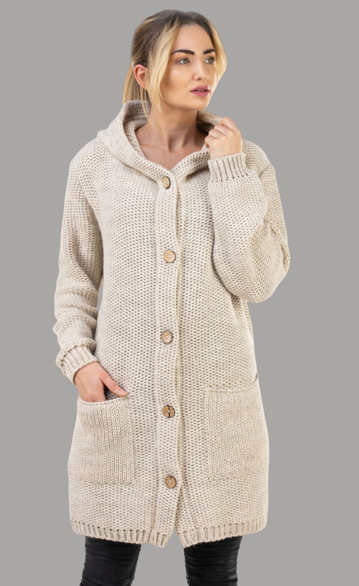 Women's Chunky Knit Cardigan with Pockets and Button Placket
