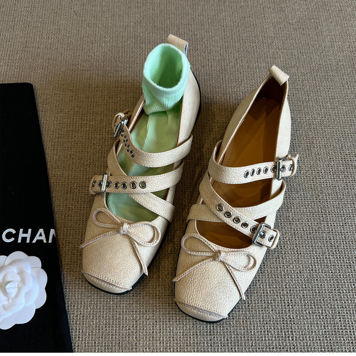 Women's Ballet Flats with Decorative Strap and Pleated Design