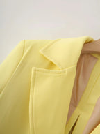 Women's Blazer Jacket with Elegant Cut and Practical Pockets