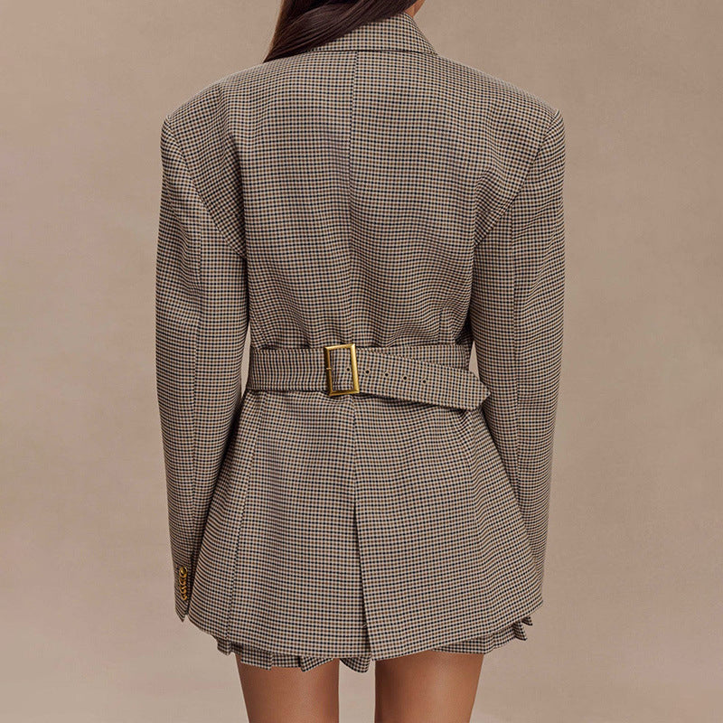 Women's Elegant Suit with Structured Fit and Gold Buttons
