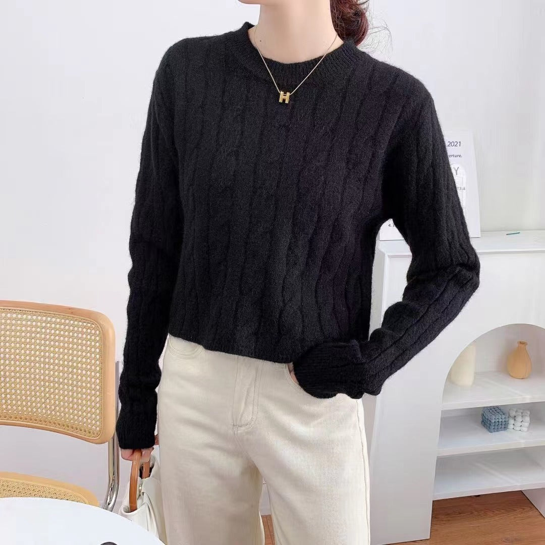 Women's Chunky Knit Sweater with Textured Pattern and Relaxed Fit
