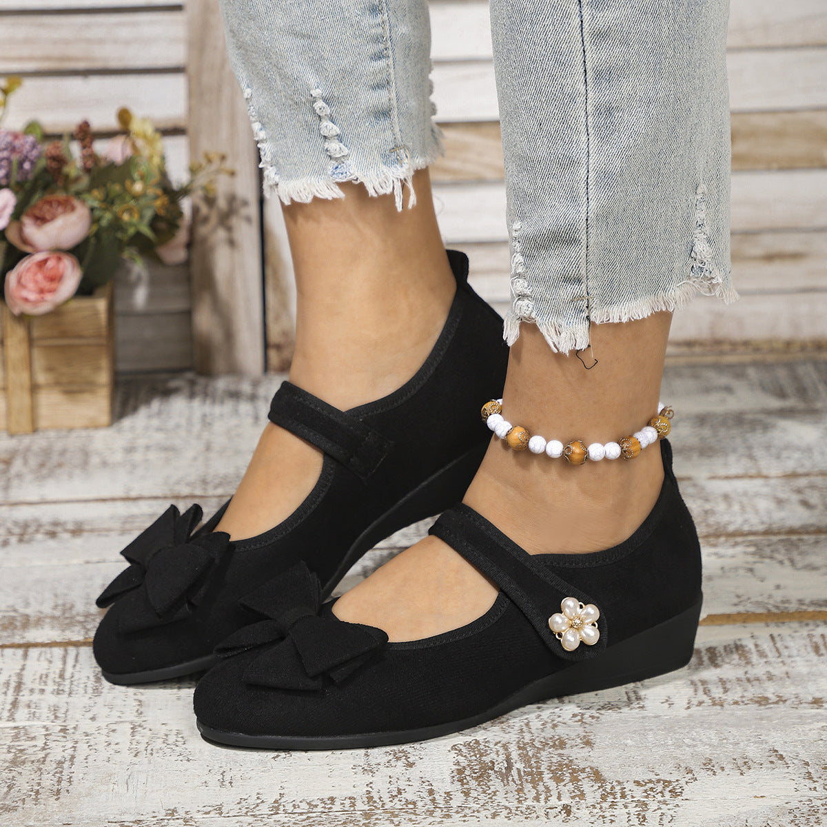 Women's Ballet Flats with Attractive Bow and Elegant Jewelry Detail
