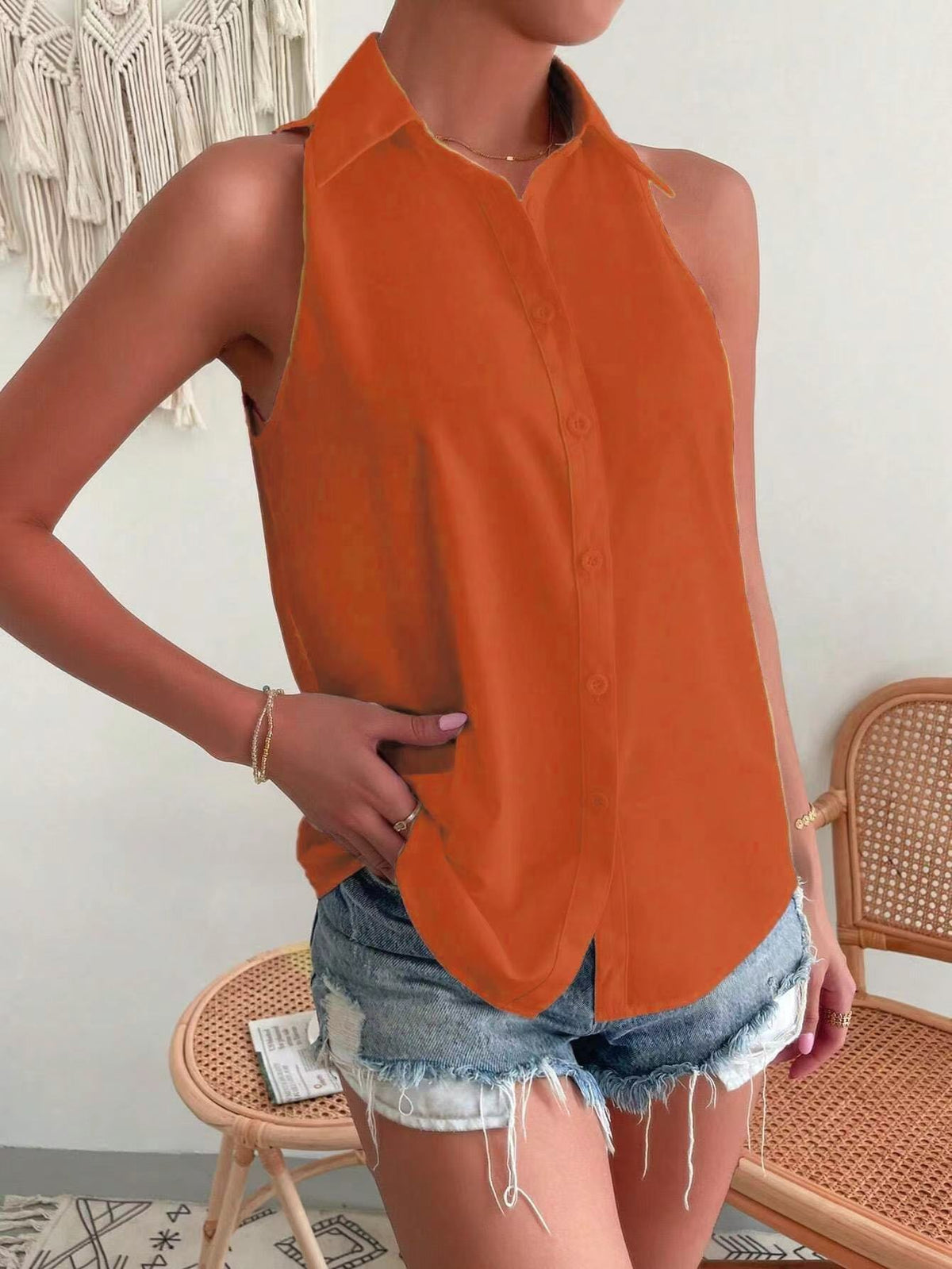 Women's Sleeveless Shirt with Classic Collar