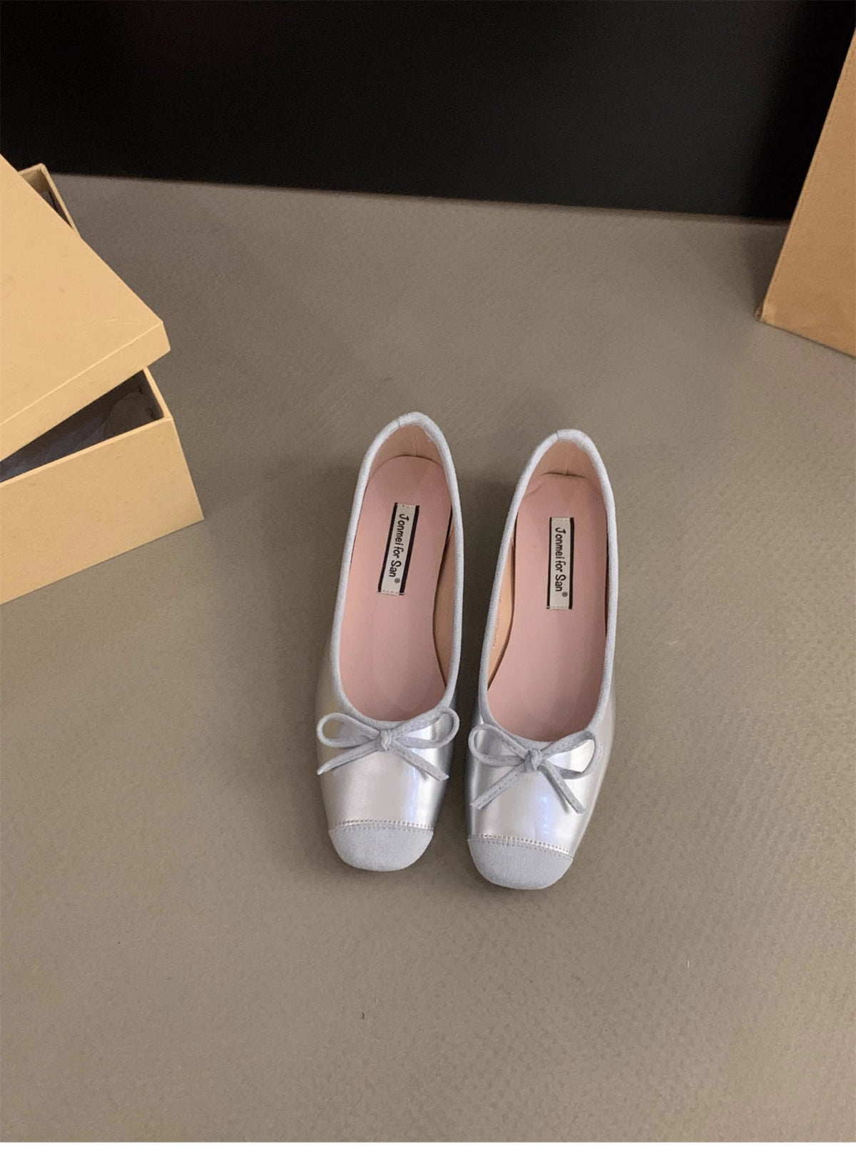 Women's Ballet Flats with Elegant Bows and Glossy Finish