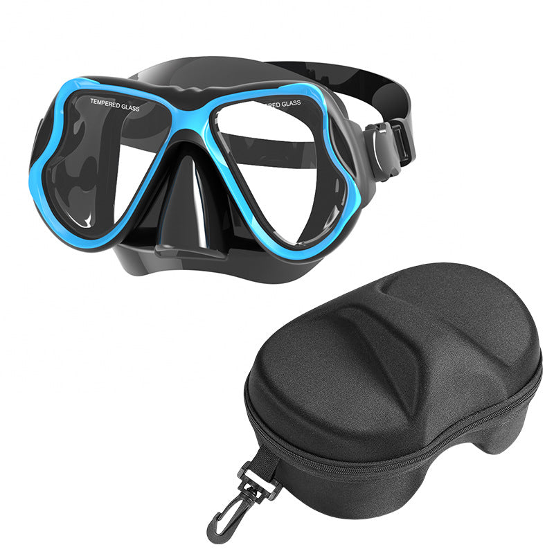 Diving mask with wide field of vision