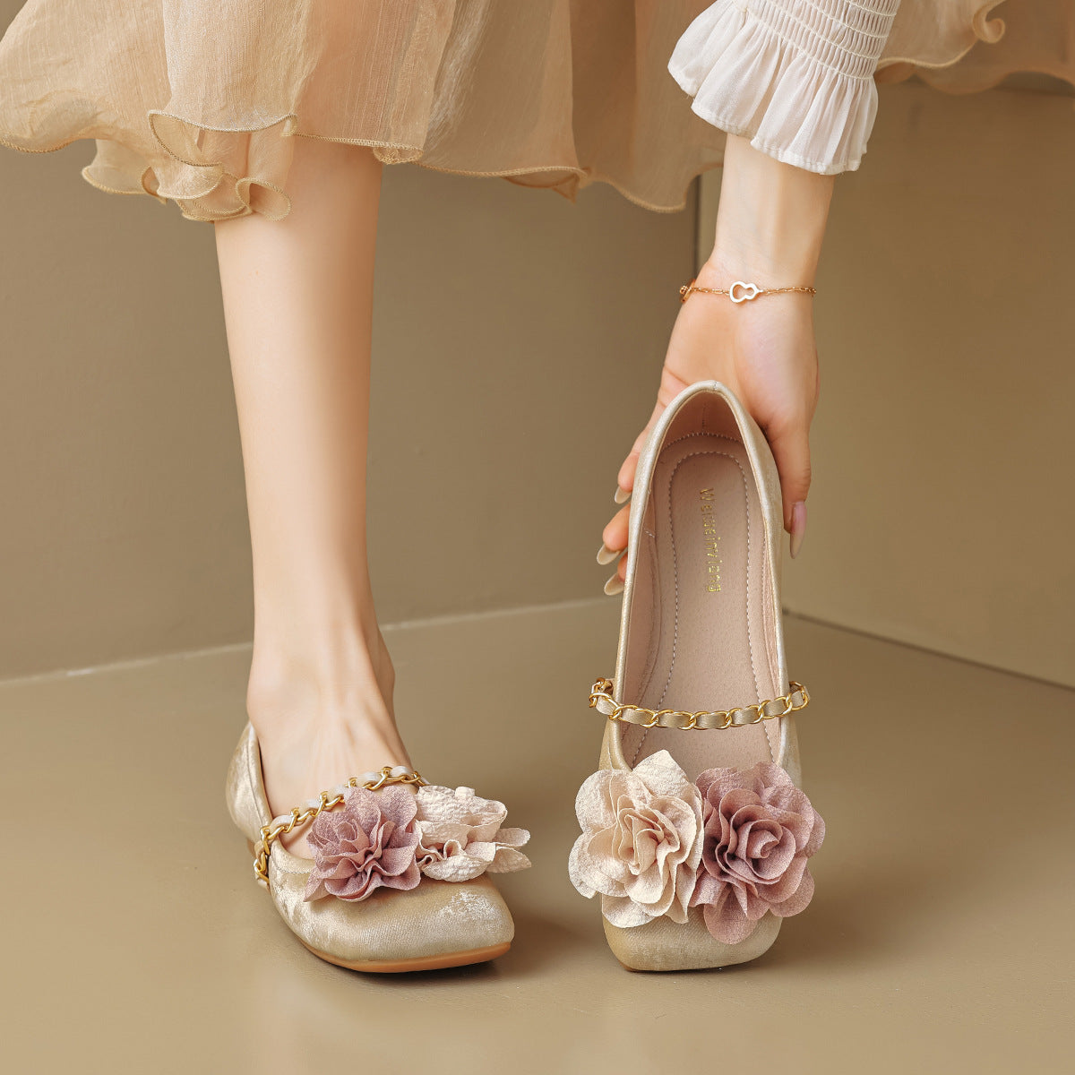 Women's Ballet Flats with Decorative Floral Accent and Gold Chain
