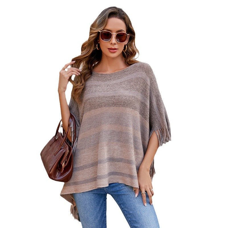 Elegant Women's Poncho with Textured Design and Fringed Details