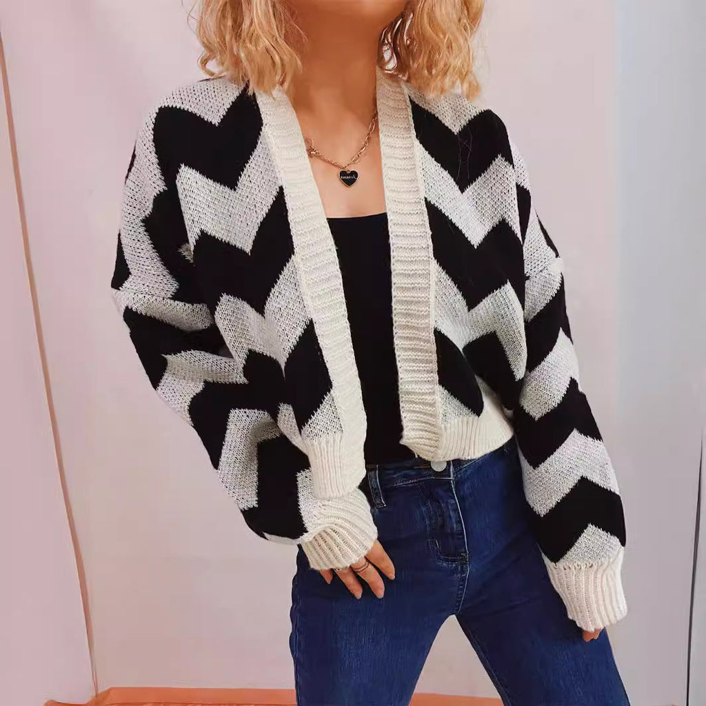 Women's Chunky Knit Cardigan with Zigzag Pattern