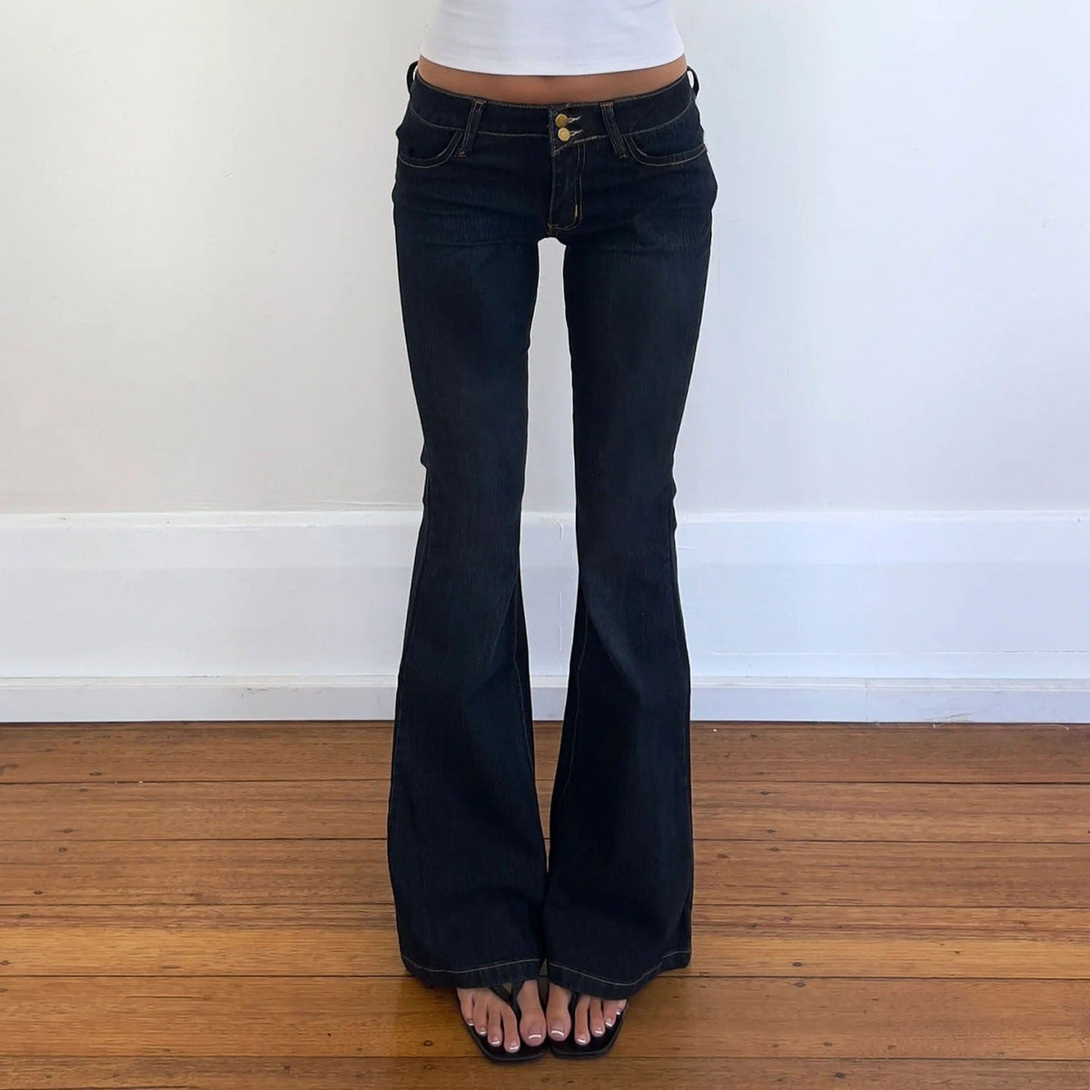 Women's Bootcut Jeans with High Waist and Detailed Stitching