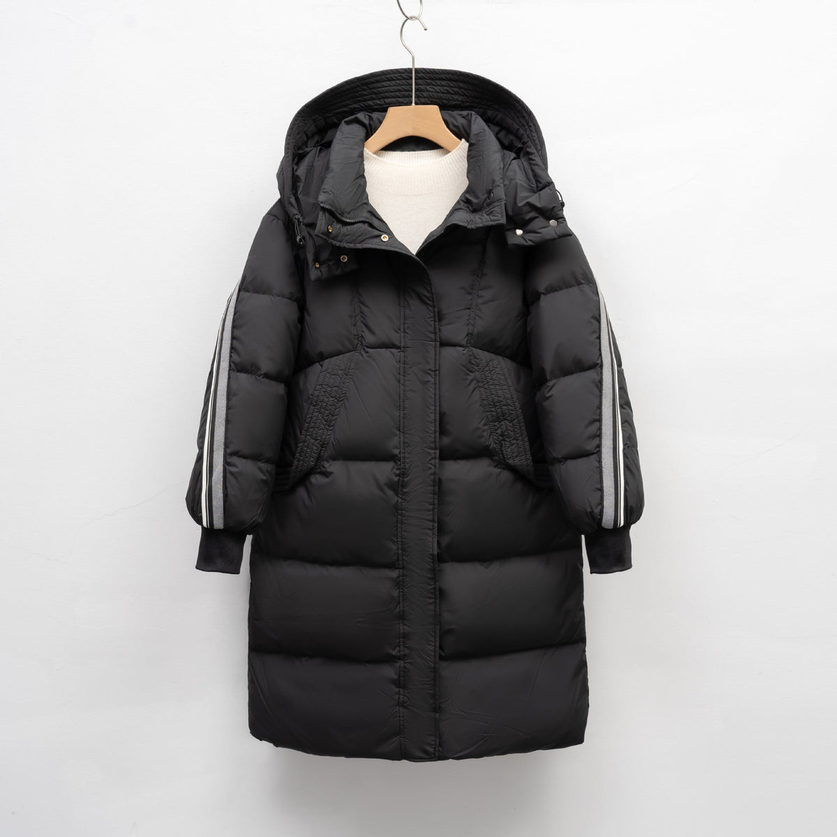 Women's Insulated Winter Coat with Functional Pockets and Adjustable Hood