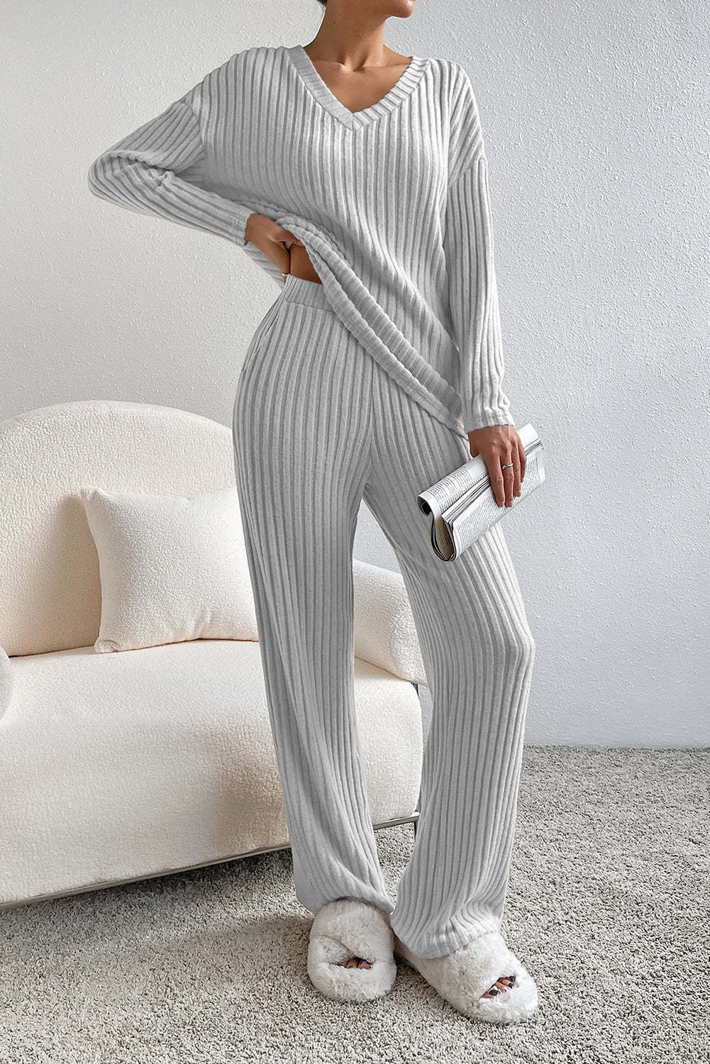Women's Comfortable Knit Suit in Modern Ribbed Design