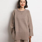 Elegant, Casual Knit Sweater with Wide Cut and Detailed Sleeves