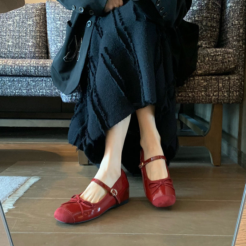 Women's Ballet Flats with Elegant Strap and High-Quality Patent Leather