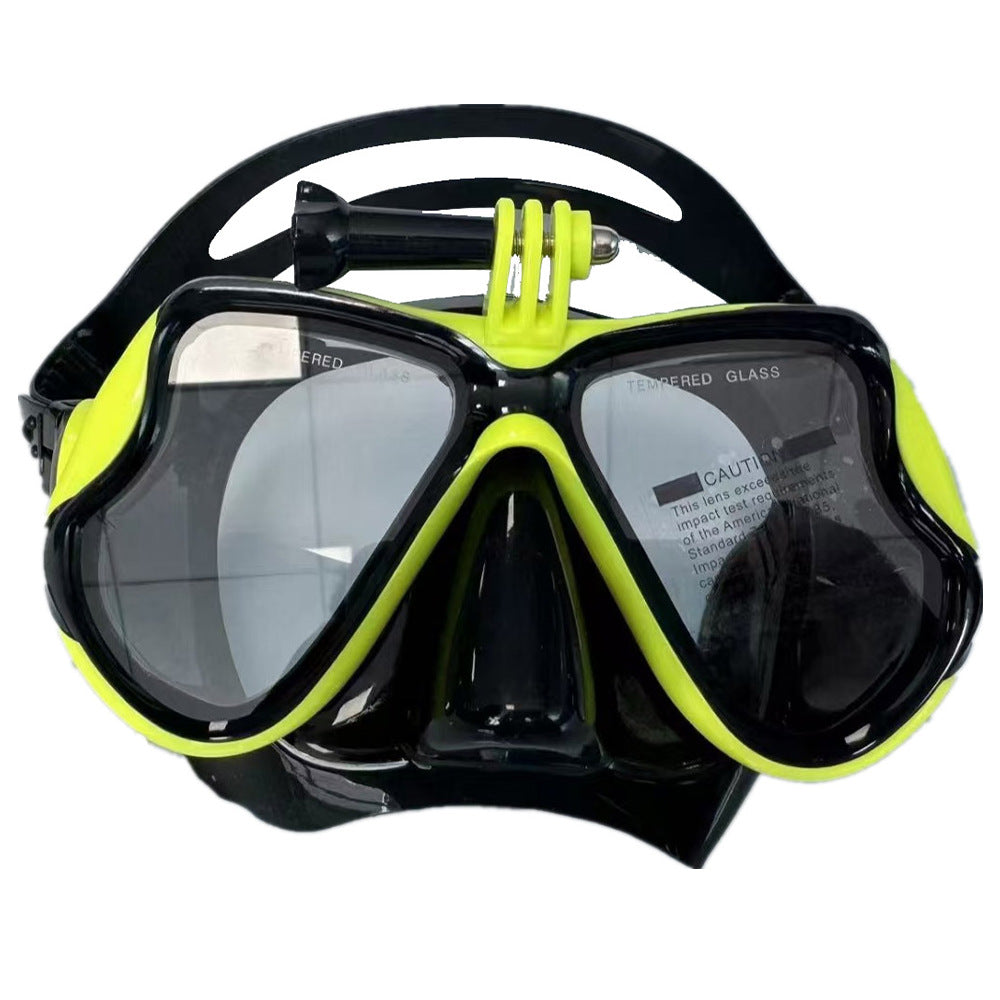 Diving mask with ergonomic silicone design
