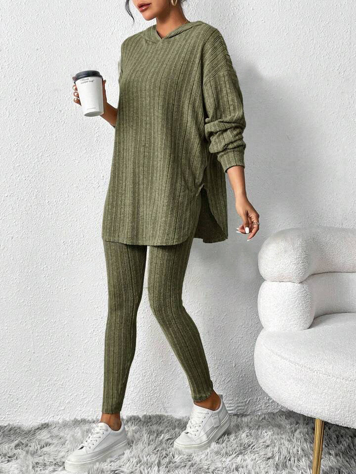 Women's Casual Lounge Outfit with Oversized Sweater and Leggings