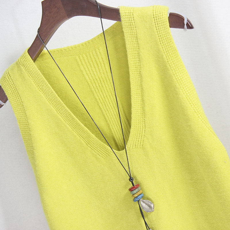 Women's Sleeveless V-Neck Fine Knit Top