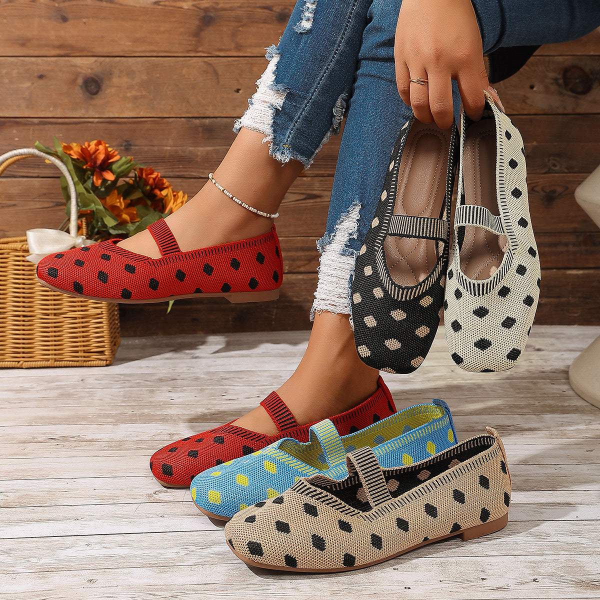 Women's Ballet Flats with Elastic Strap and Polka Dots