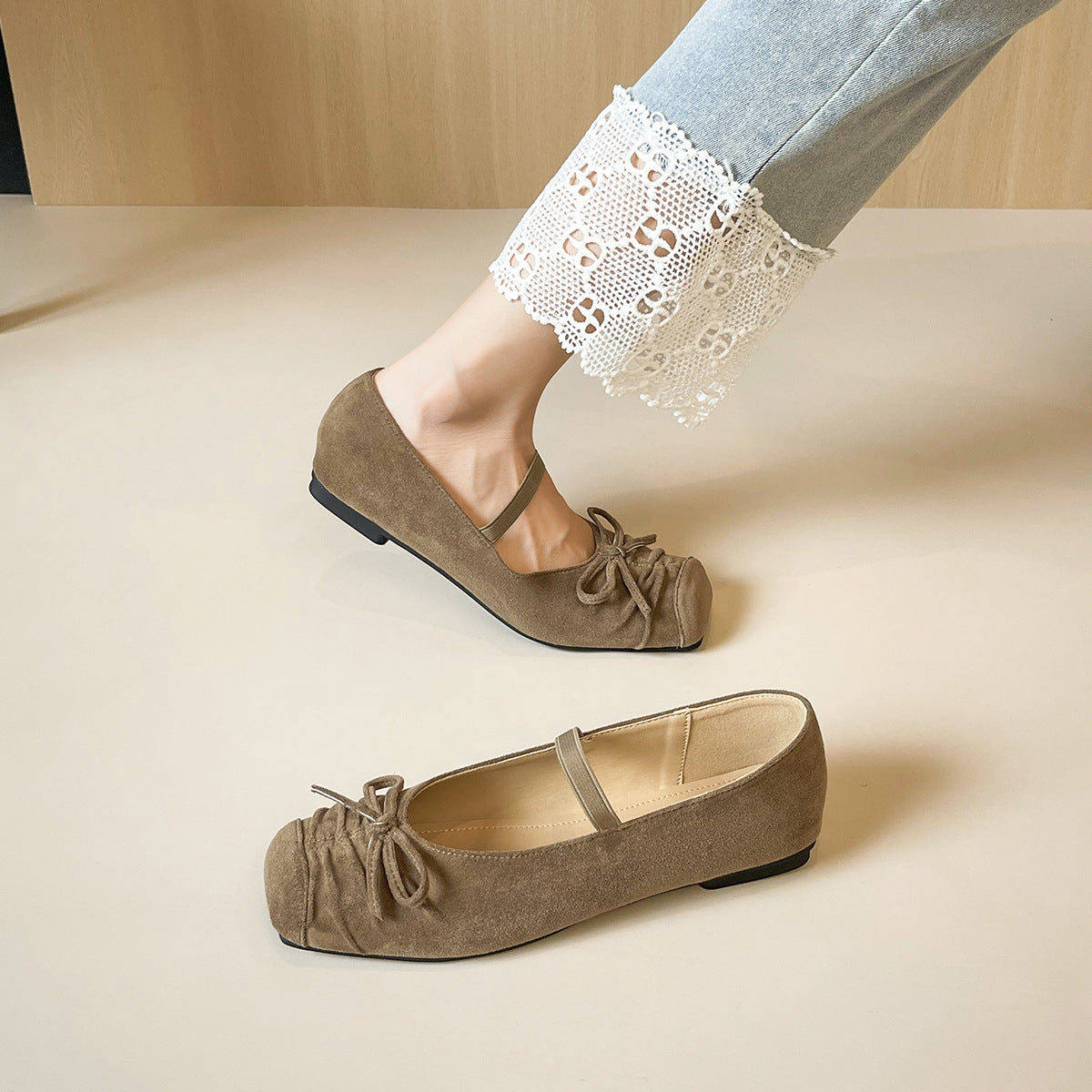 Women's Ballet Flats with Decorative Strap and Comfortable Pleated Design
