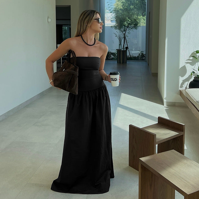 Elegant Bandeau Maxi Dress with Flowing Skirt and Elastic Waistband