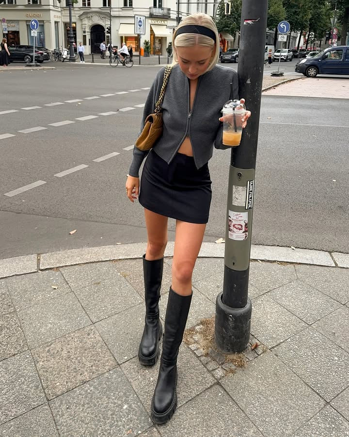 Elegant Knit Cardigan with Full-Length Zipper