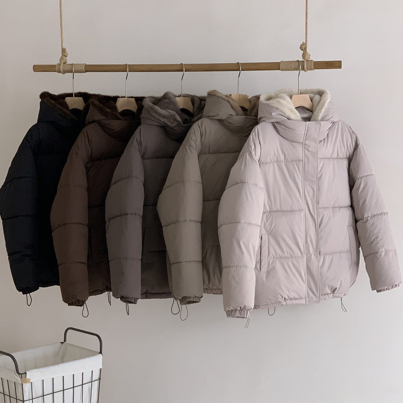 Fashionable Puffer Jacket with Detachable Faux Fur Collar and Pockets