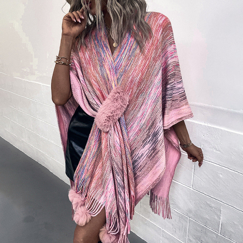 Fashionable Poncho with Luxurious Faux Fur Trim and Creative Fringe