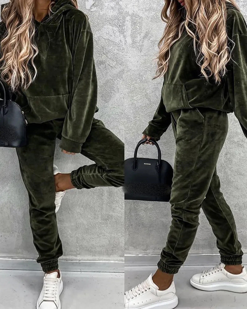 Women's Luxurious Microfiber Sport Suit with Hood and Pockets