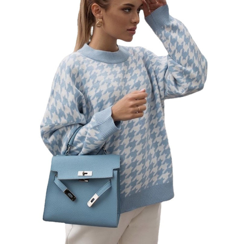 Women's Chunky Knit Sweater with Modern Houndstooth Pattern and Relaxed Fit