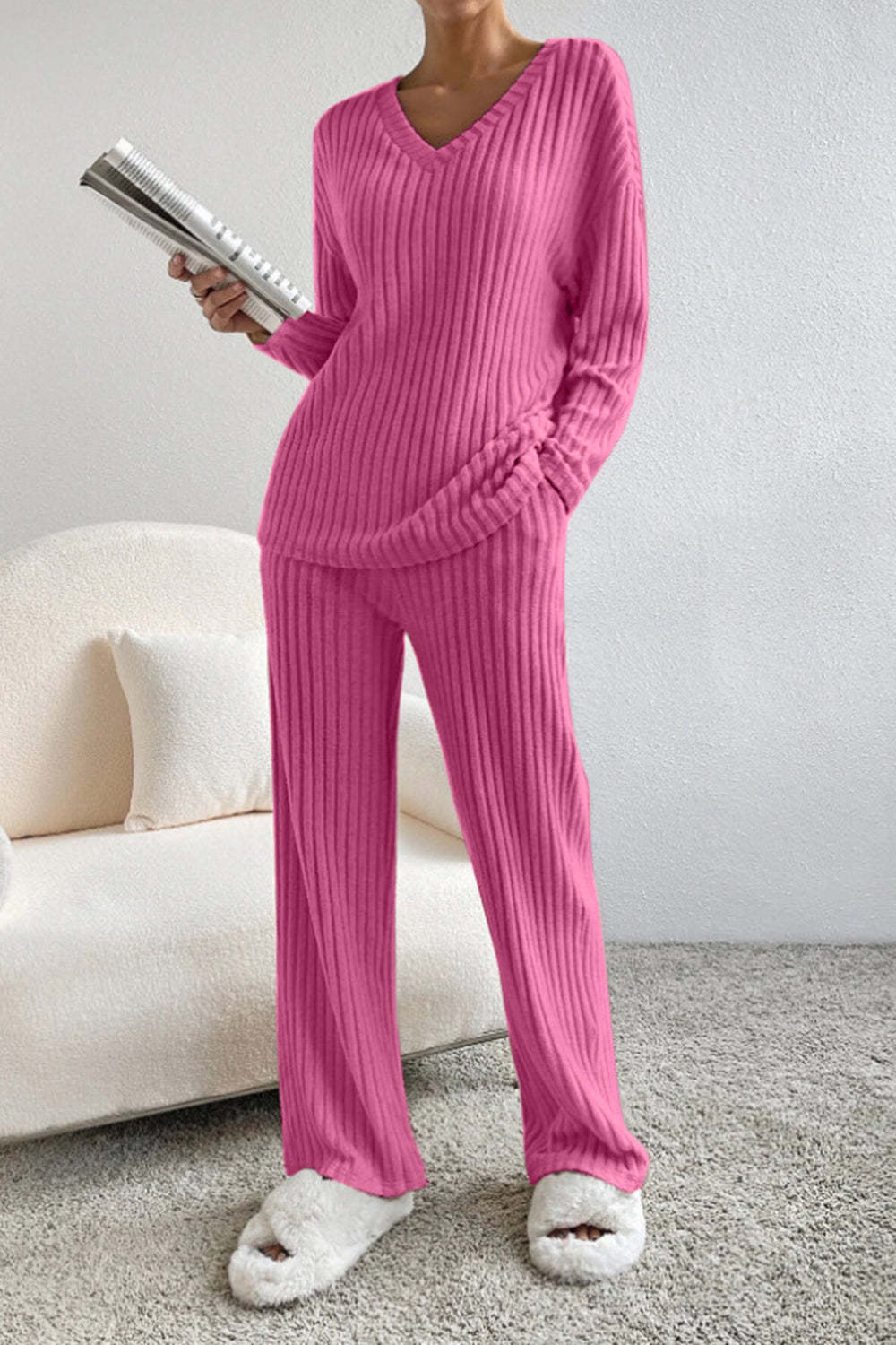 Women's Comfortable Knit Suit in Modern Ribbed Design