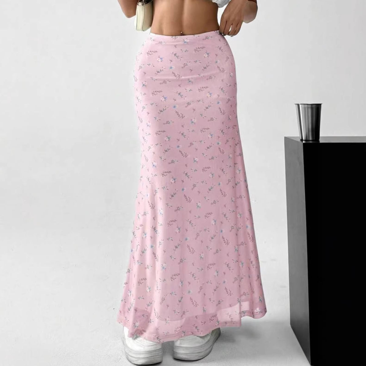 Women's Long Skirt with Floral Motifs and Flowing Cut