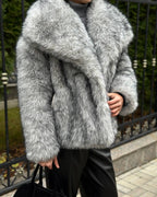 Women's Elegant Faux Fur Jacket with Voluminous Collar