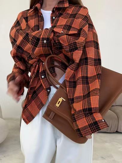 Women's Long-Sleeve Shirt in Casual Plaid