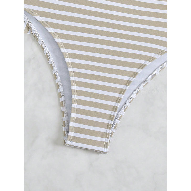 Women's Swimsuit with Voluminous Edge and Adjustable Straps