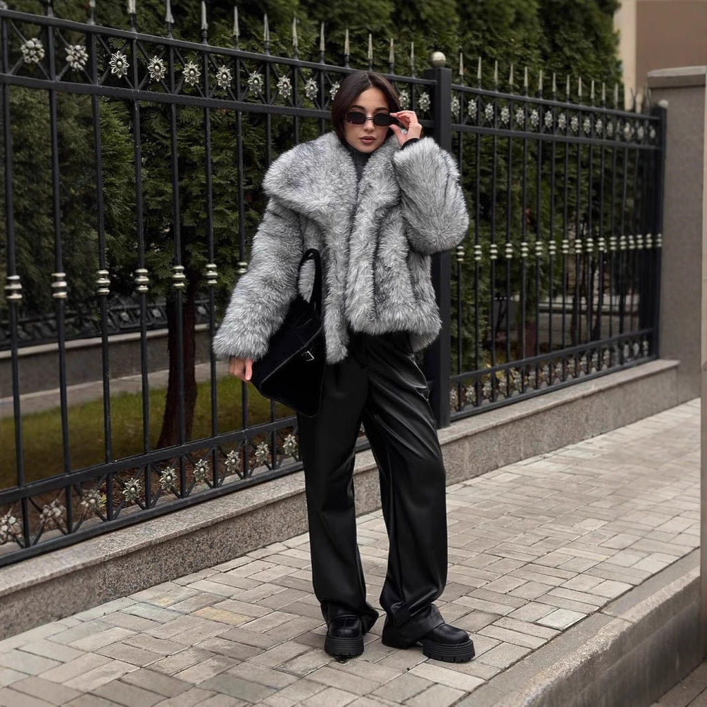 Women's Elegant Faux Fur Jacket with Voluminous Collar