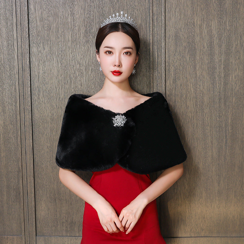 Women's Elegant and Luxurious Faux Fur Cape