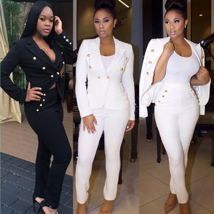 Elegant Women's Blazer Outfit with Fitted Trousers