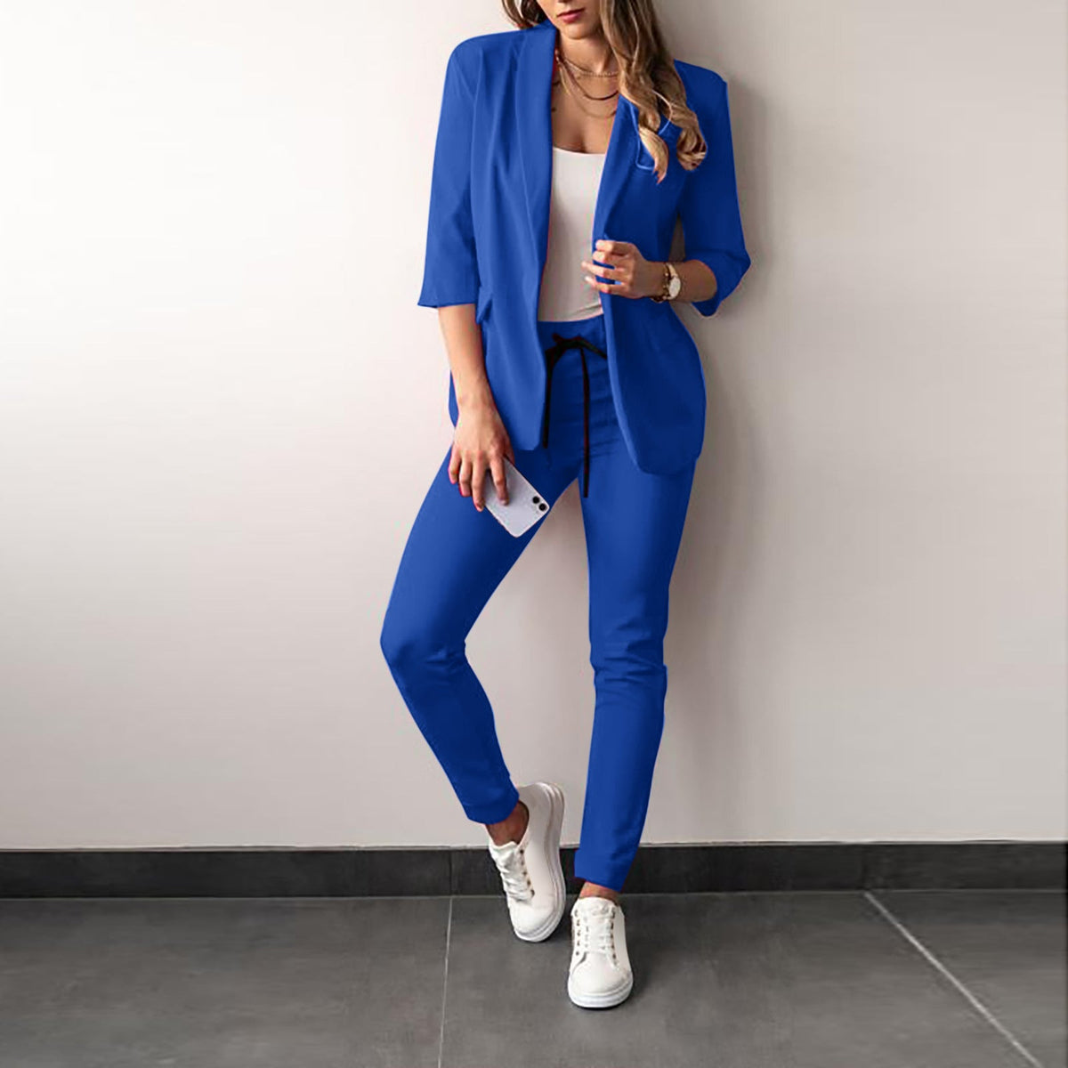 Women's Elegant and Modern Suit Set with Tailored Blazer and Slim Pants