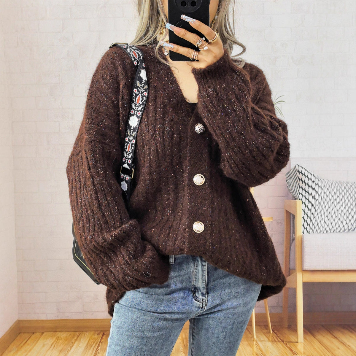 Women's Chunky Knit Cardigan with Fashionable Buttons and Relaxed Fit