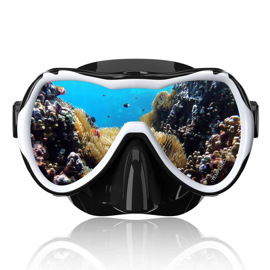 Diving mask with wide field of vision
