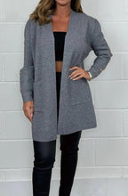 Women's Elegant Knit Cardigan with Button Details and Pockets