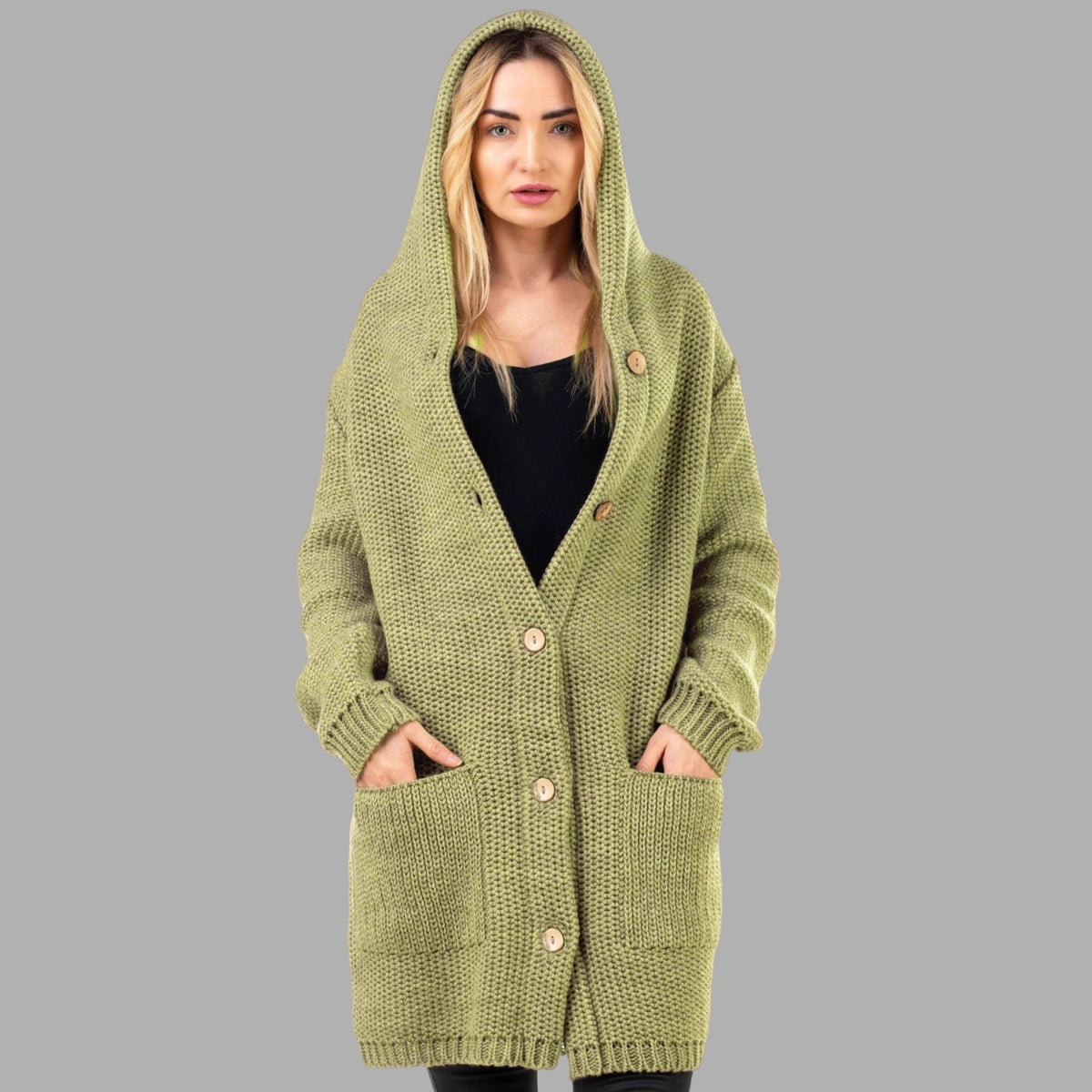 Women's Chunky Knit Cardigan with Pockets and Button Placket