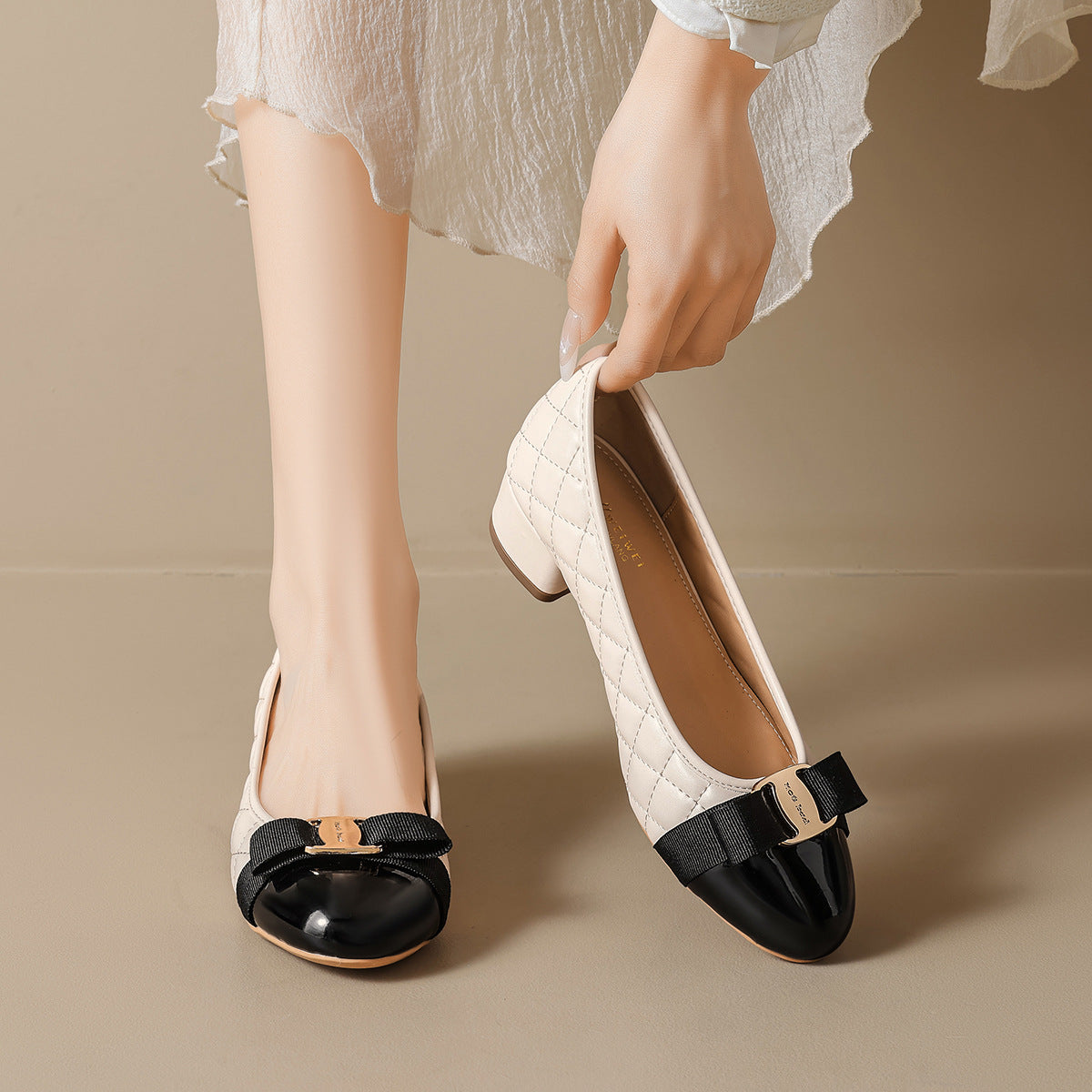 Women's Ballet Flats with Elegant Strap and Fashionable Patent Toe