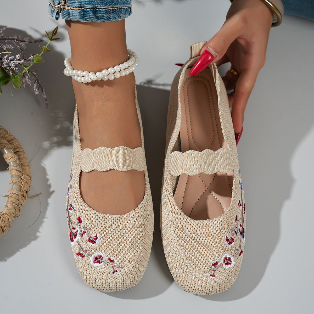 Women's Ballet Flats with Floral Embroidery and Elastic Strap