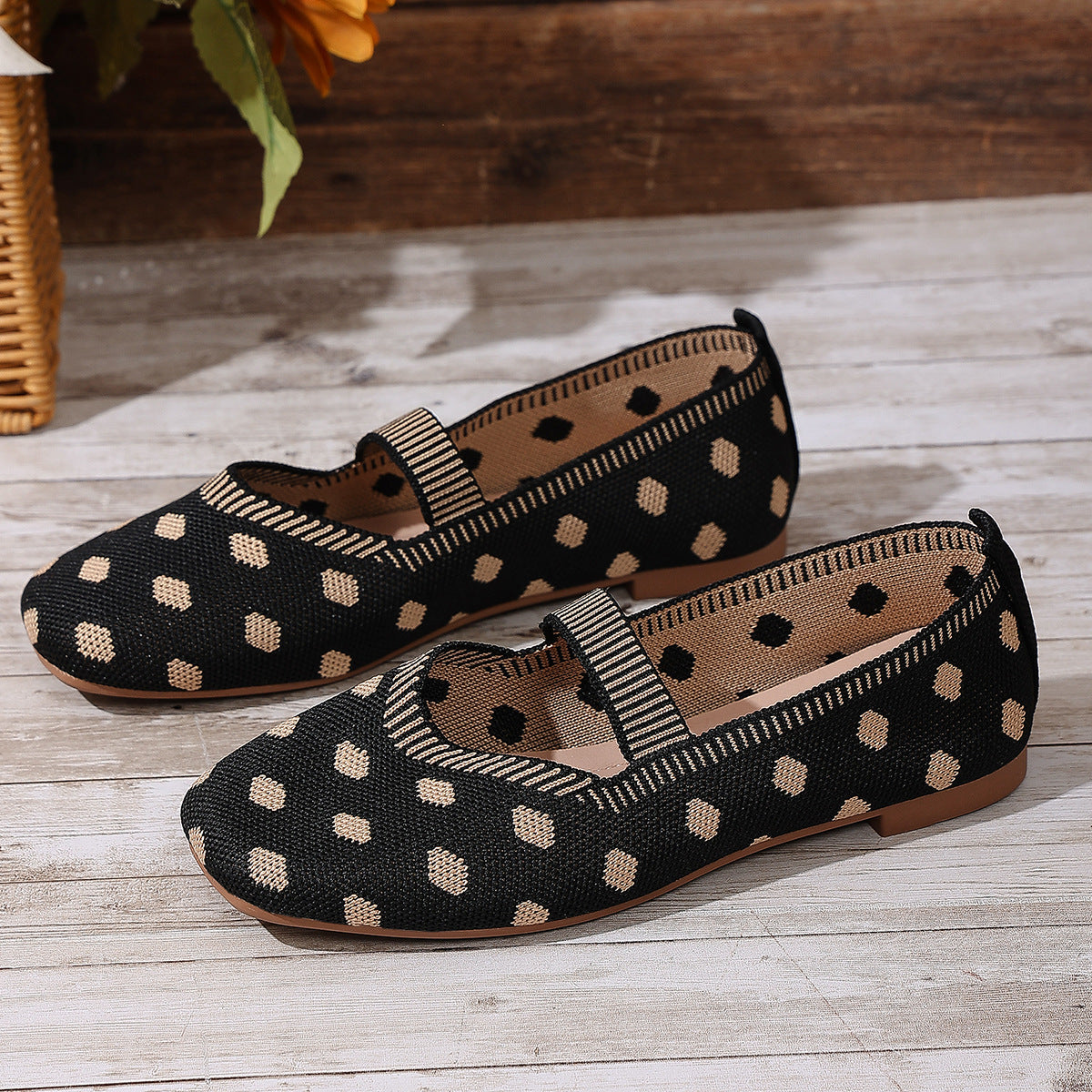Women's Ballet Flats with Elastic Strap and Polka Dots