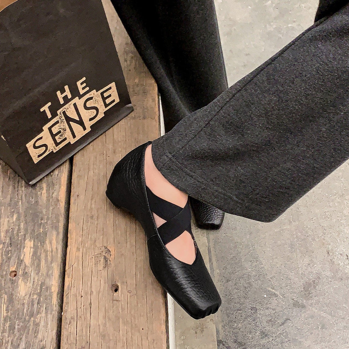 Women's Ballet Flats with Elegant Strap and Comfortable Footbed