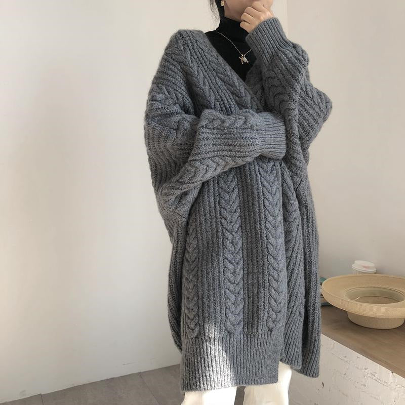 Women's Chunky Knit Cardigan with Oversized Cut and Diamond Pattern