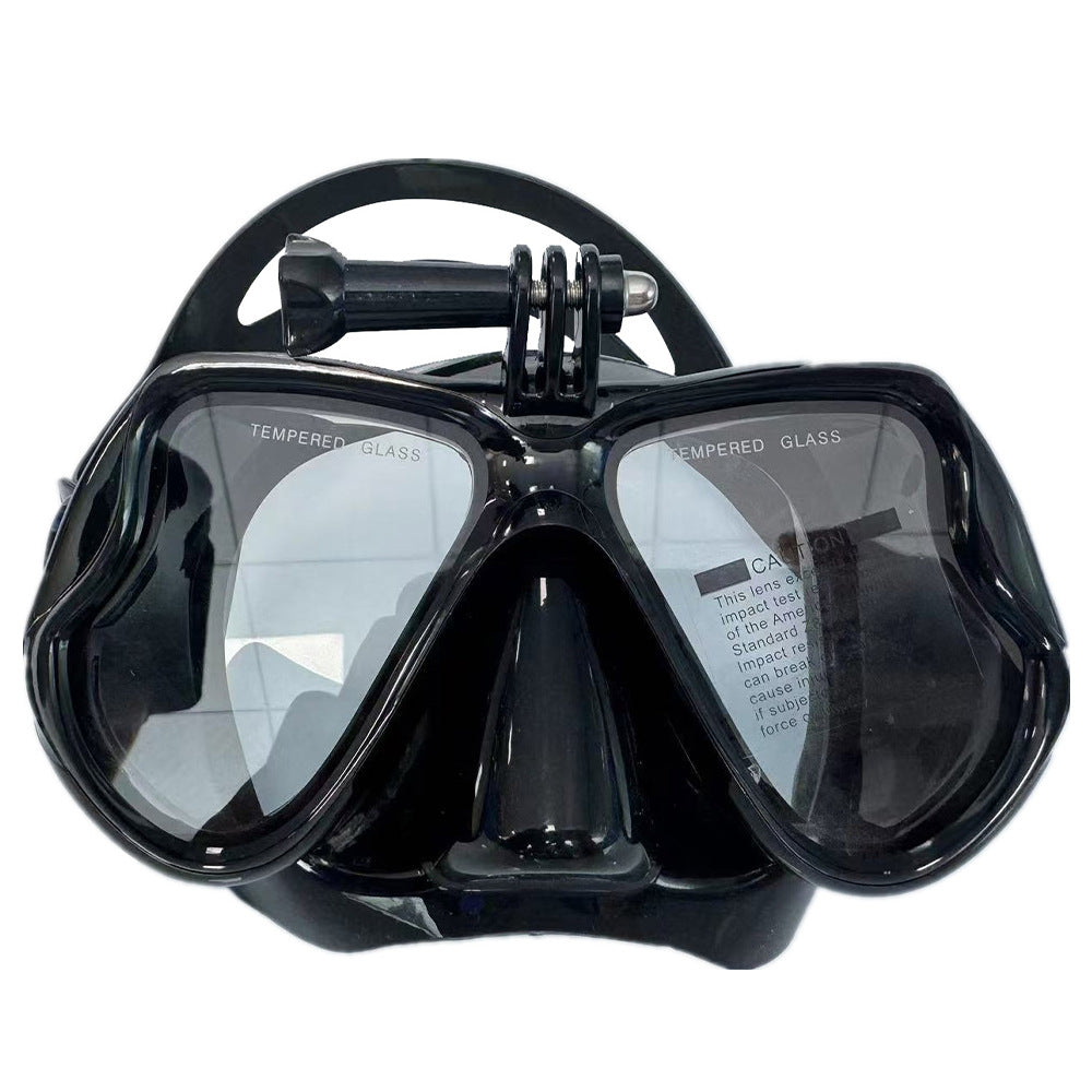 Diving mask with ergonomic silicone design